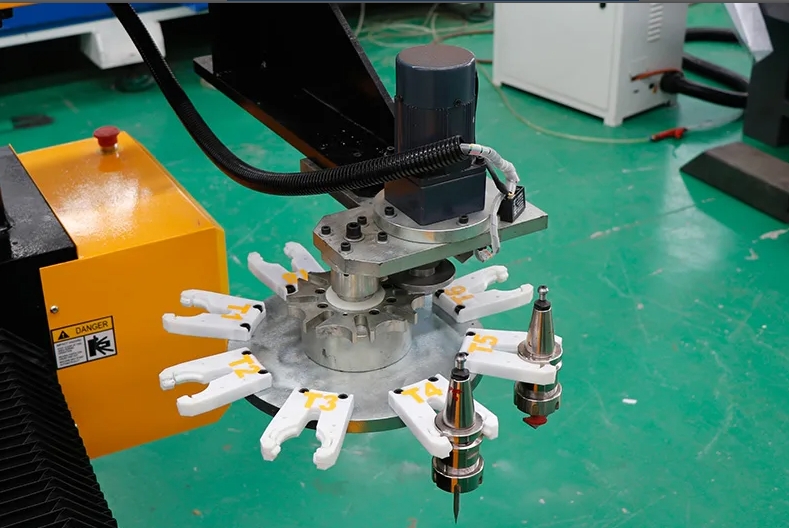 4-осевой фрезерный станок с ЧПУ по камню ATC с токарным станком