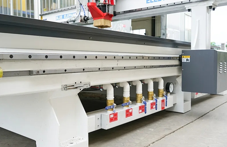 جهاز التوجيه ATC CNC ذو المغزل الأفقي للحفر الجانبي والحفر