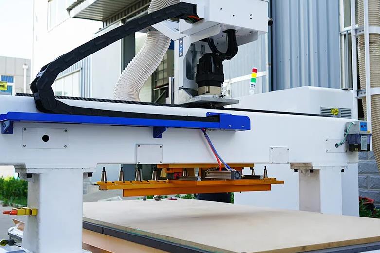 Enrutador CNC ATC lineal para mandrinado de ranura de extracción de borde de dedo sin mango