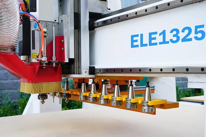 Enrutador CNC ATC lineal para mandrinado de ranura de extracción de borde de dedo sin mango