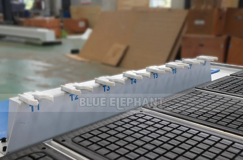 3 Axis CNC Router with ATC Spindle and Front Lathe for Wood Furniture