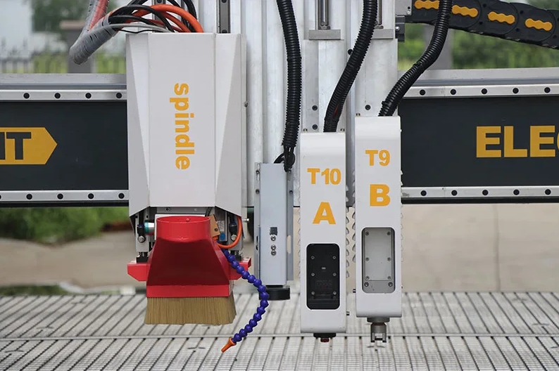  7x10ft Atc CNC Machine with Oscillating Drag Knives