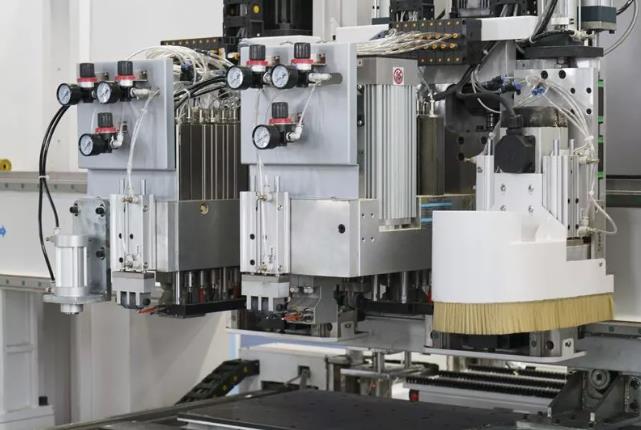 Perceuse CNC à six faces à double tête Double Head Six-sided CNC Drilling Machine