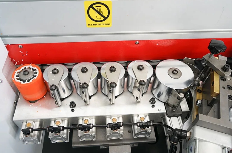 Máquina encoladora de cantos automática con ajuste neumático