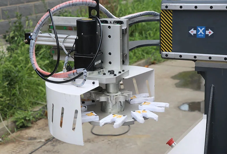  7x10ft Atc CNC Machine with Oscillating Drag Knives