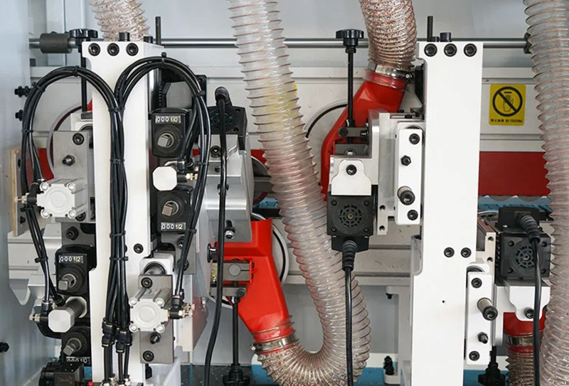 Máquina encoladora de cantos automática con ajuste neumático