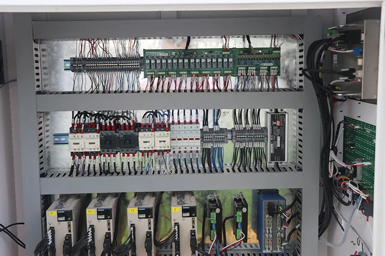  7x10ft Atc CNC Machine with Oscillating Drag Knives