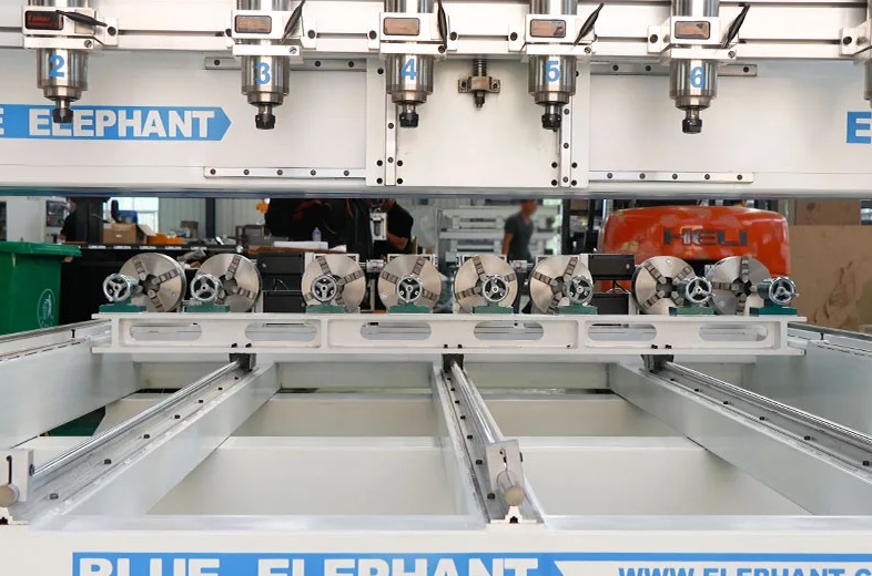 Enrutador CNC de husillo múltiple con torno multirotativo